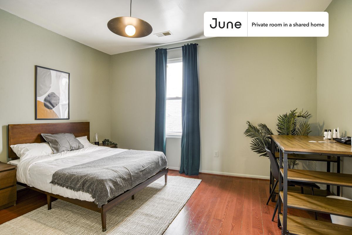 Primary Photo - Private bedroom in 3 bed/1.5 bath Home