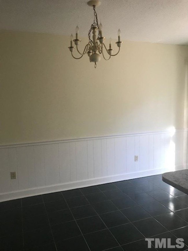 Building Photo - 1135 Nottingham Cir
