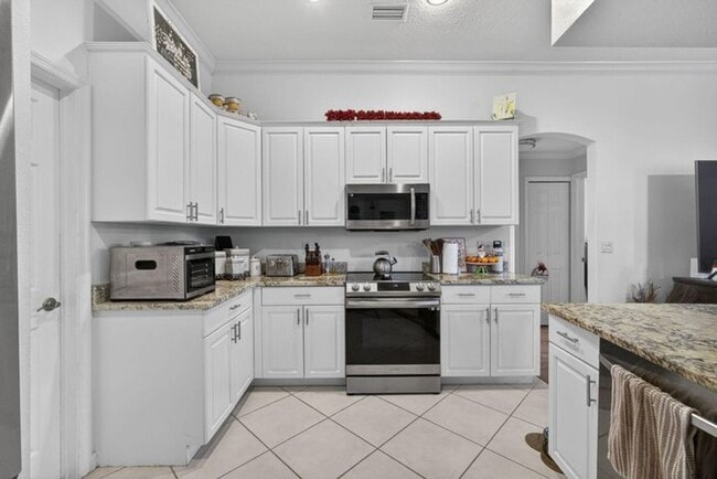 Photo - 146 Fernwood Crescent House