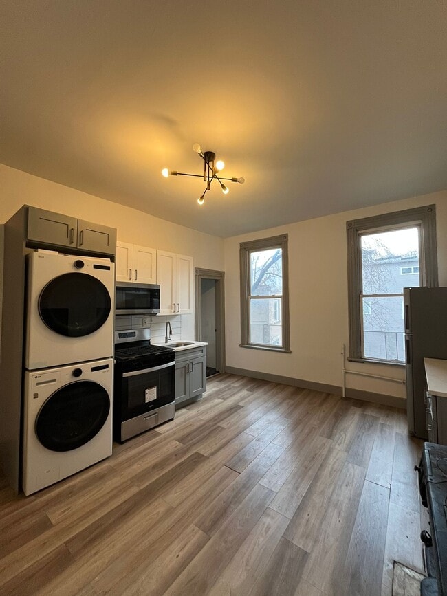 Building Photo - 1149 Summit Ave