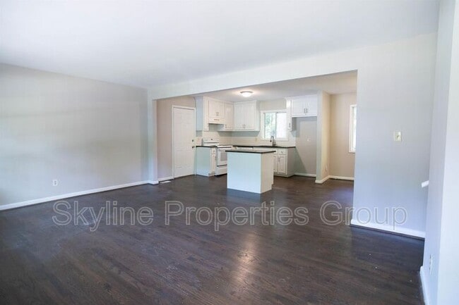 Building Photo - 2613 McGlynn Dr