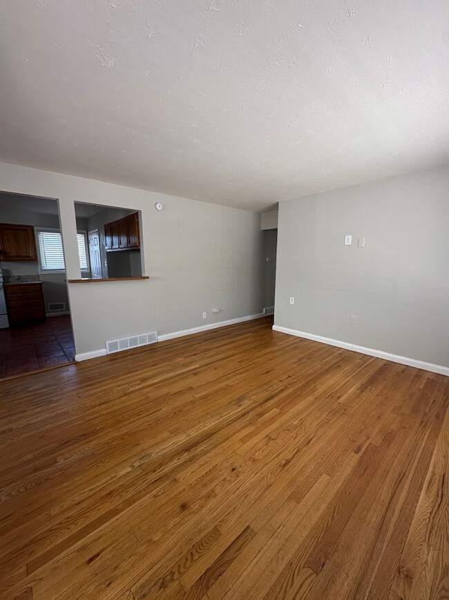 Photo - 6820 Larsh Dr House