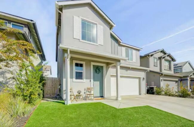 Building Photo - 1030 W Prescott Ave