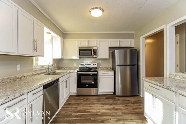 Building Photo - Come view this sweet 3BR 2BA brick home