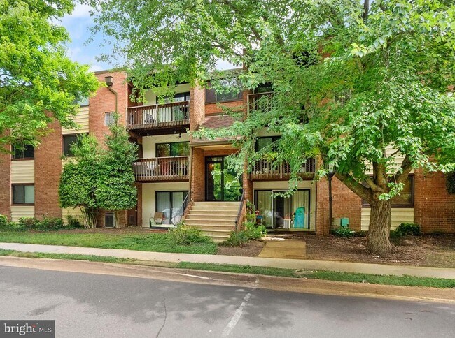 Foto del edificio - 10720 West Dr