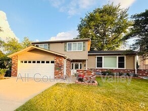 Building Photo - 21 E Appletree Ln