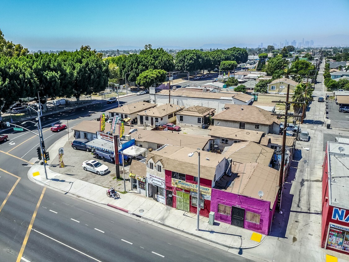 Foto del edificio - 1501 Firestone Blvd