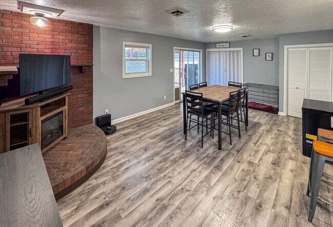 Foto del edificio - Charming Fully Updated 3-Bedroom Home with...