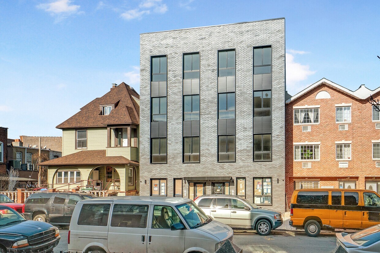 Foto del edificio - 327 Rutland Rd