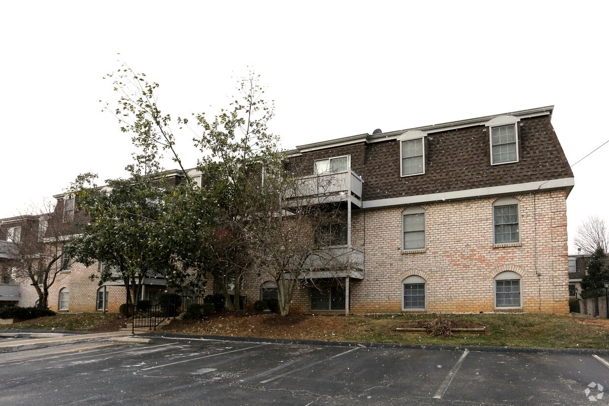 Building Photo - Malabu Terrace Condominiums