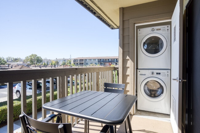 Foto del edificio - 644 Edgewater Blvd