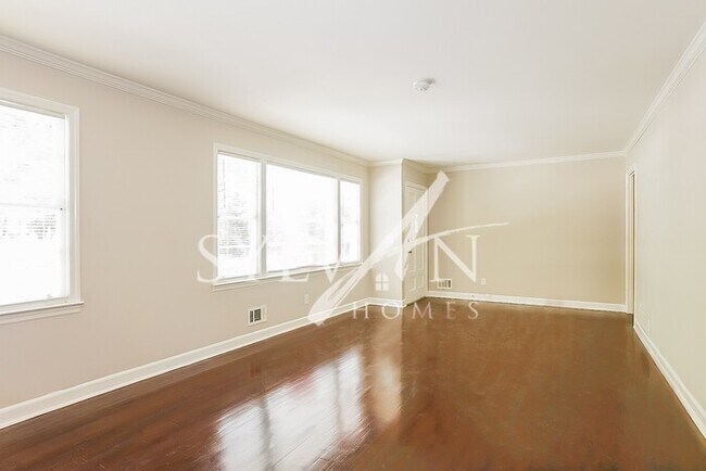 Building Photo - Nice 3BR 2BA Brick Home
