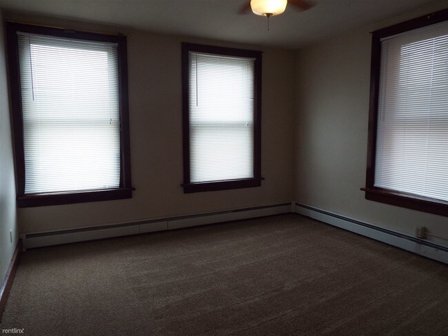 Foto del edificio - 2 br, 1 bath Apartment - 25 E High St # 101
