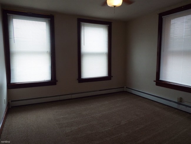 Building Photo - 2 br, 1 bath Apartment - 25 E High St # 101