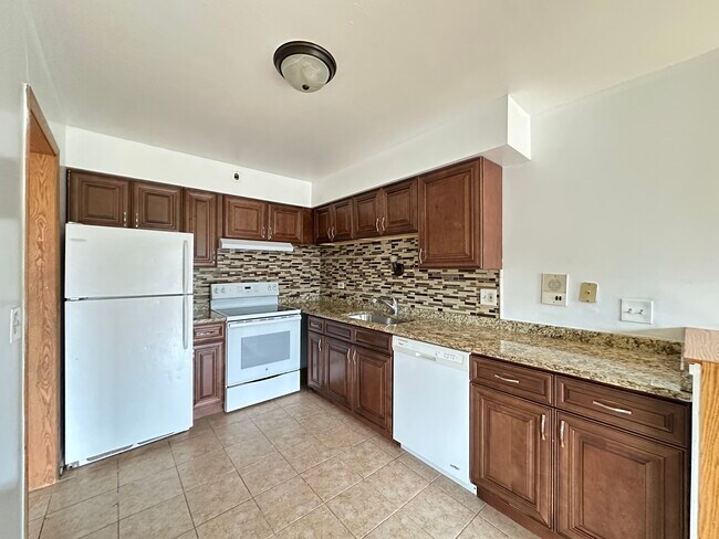 Foto del edificio - 1004 S River Rd