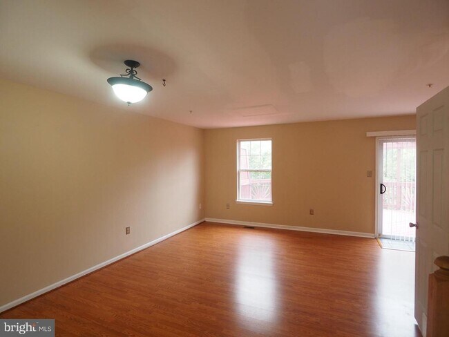 Foto del edificio - 7725 Cornerstone Way