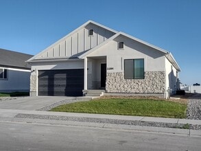 Building Photo - 2284 E Weeping Willow Way