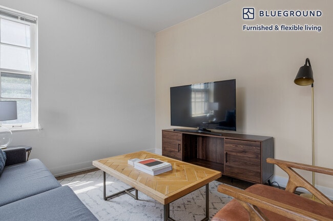 Building Photo - 1020 W Lawrence Ave