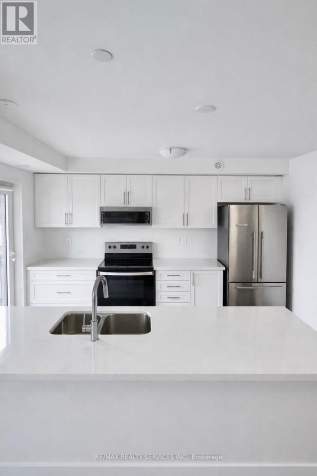 Building Photo - 65 Romilly Ave