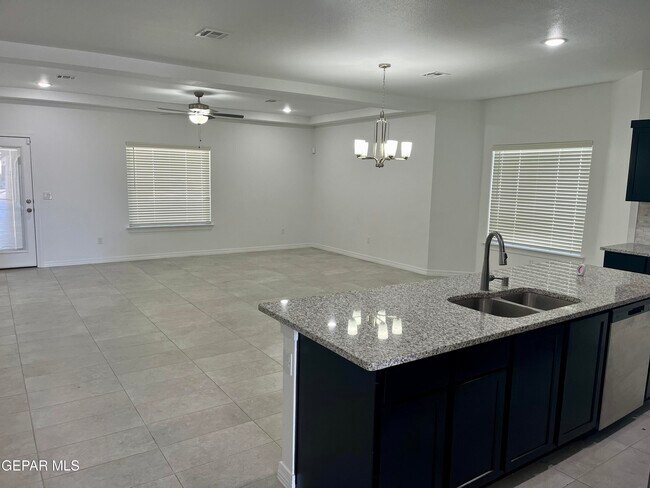 Foto del edificio - 13143 Oakhampton Ave