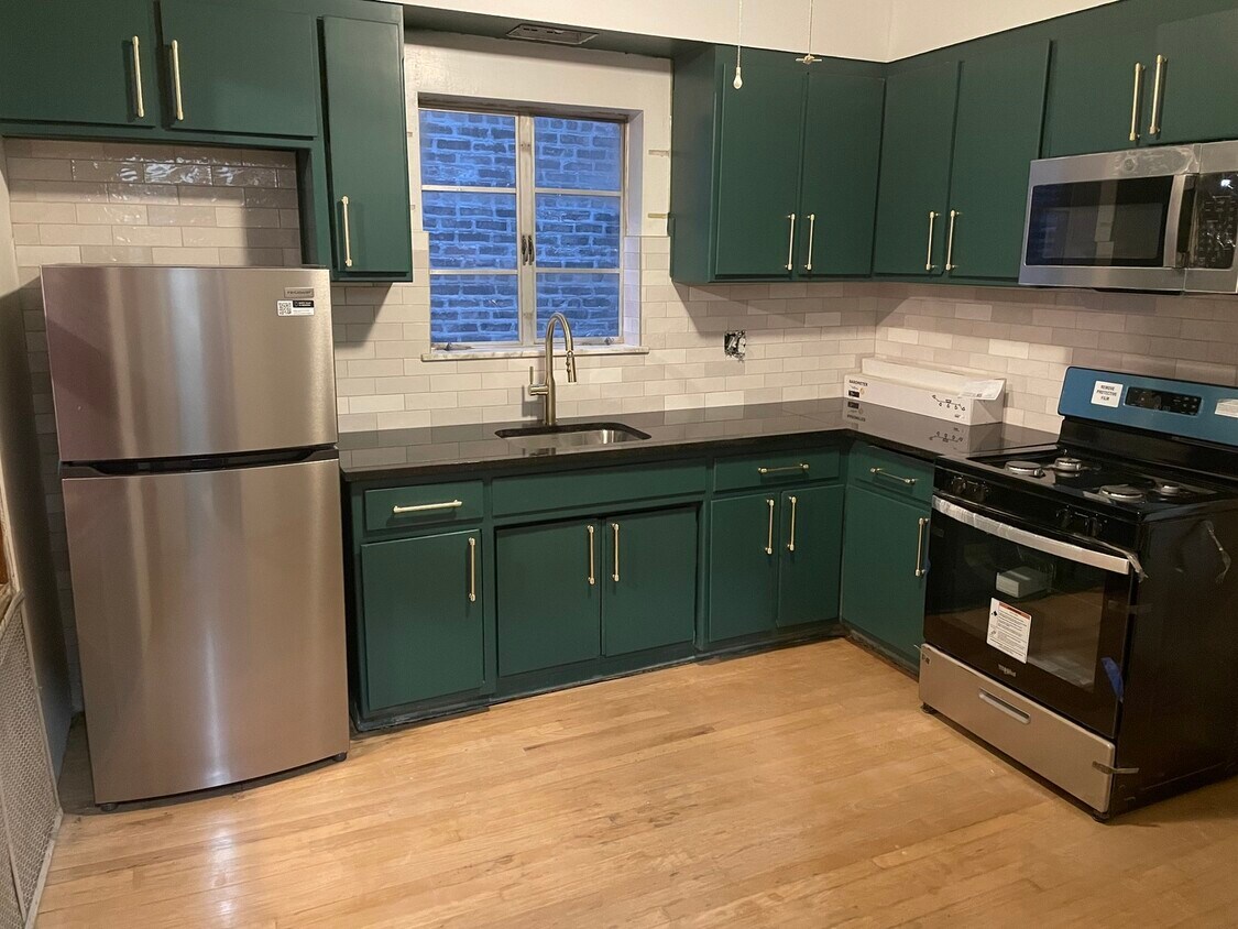 Primary Photo - 2345 W 24th St