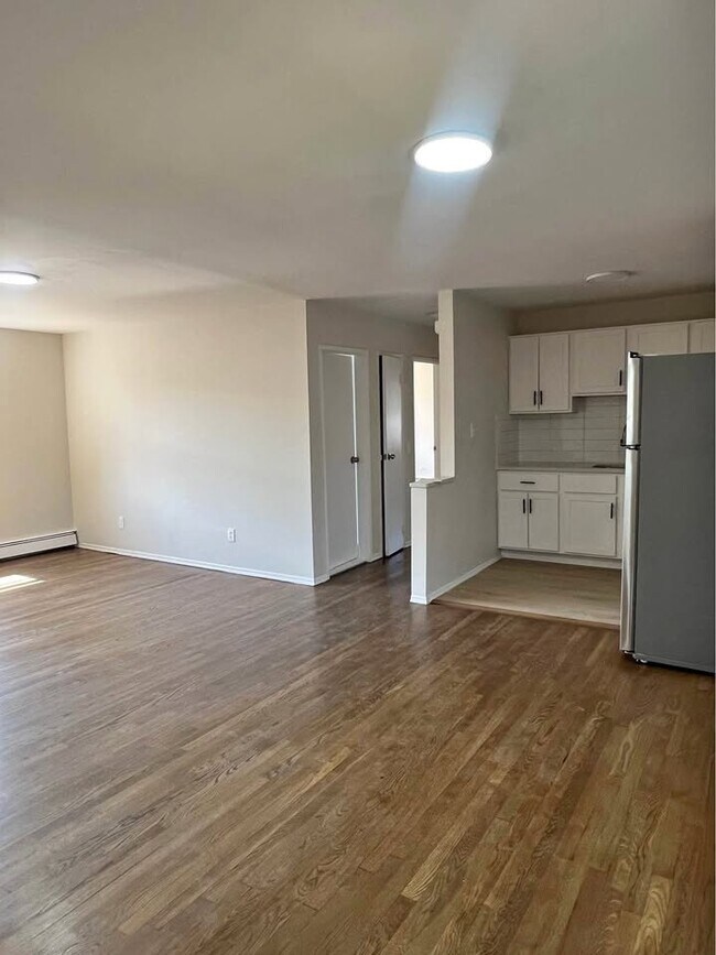 Foto del edificio - 57-61A E Park St