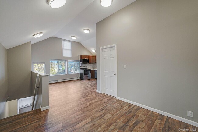 Building Photo - 158 Oldfield Ave