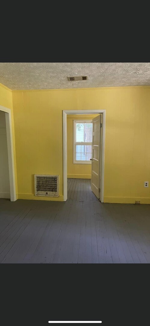 Building Photo - 605 Durden St
