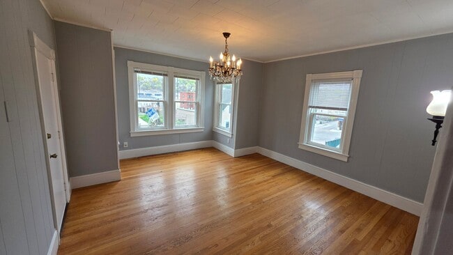 Building Photo - 11 Shamrock St