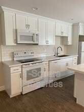 Building Photo - 325 5th Ave S