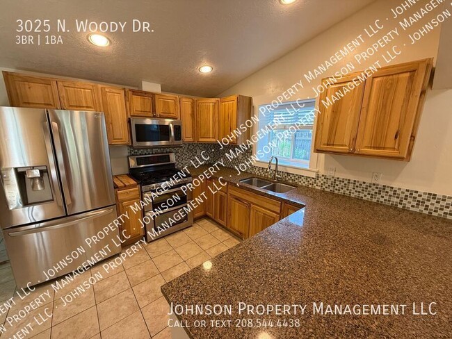 Building Photo - 3025 N Woody Ln