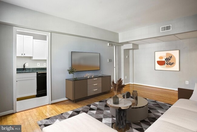 Foto del edificio - 1721 Queens Ln