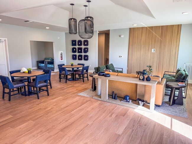 Building Photo - Addison Grove