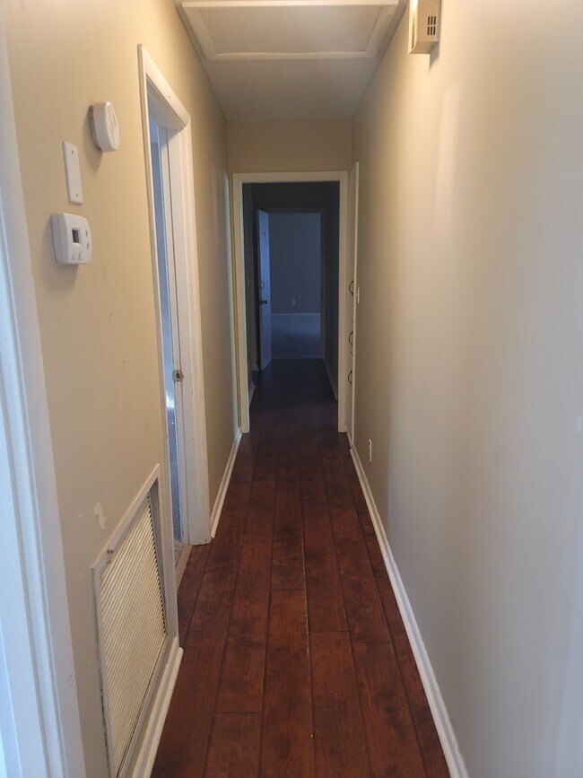 Foto del edificio - 404 Gwaltney Dr