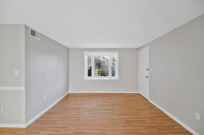 Foto del edificio - 704 S Arlington Mill Dr