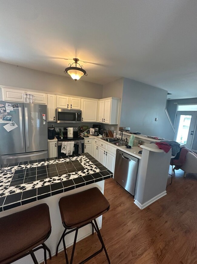 Building Photo - 2BD/2.5BA Home Located in Harbor Town!