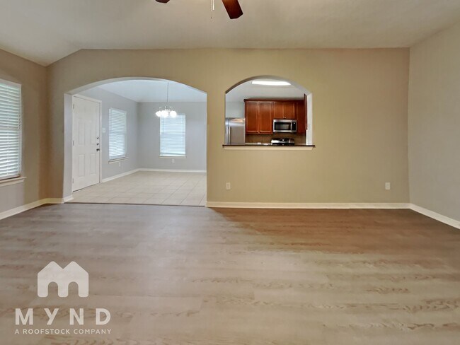 Building Photo - 7014 Crescent Moon Dr