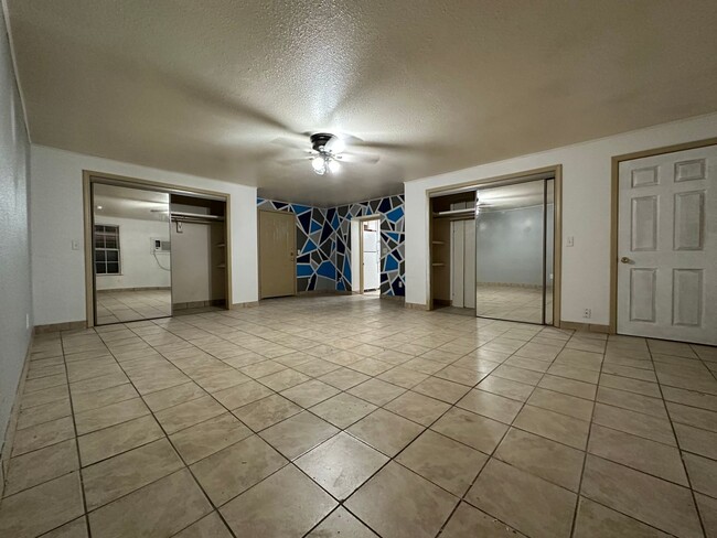 Foto del edificio - Downstairs apartment for rent