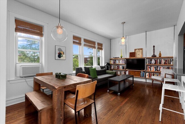 Foto del edificio - 4862 N Ashland Ave