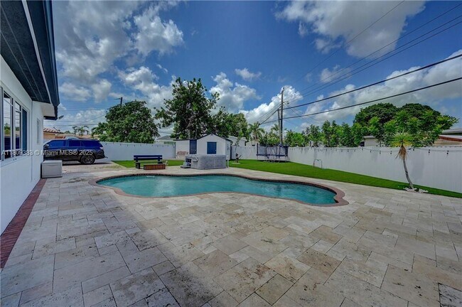 Foto del edificio - 531 NW 76th Terrace