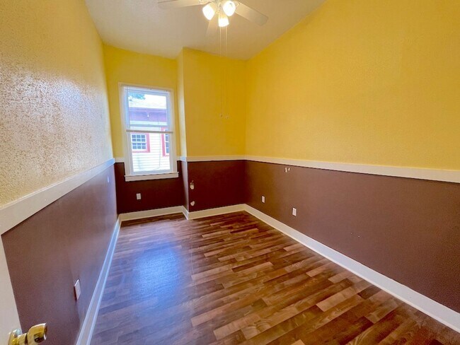 Foto del edificio - 2 BED | 1 BATH | DOWNTOWN