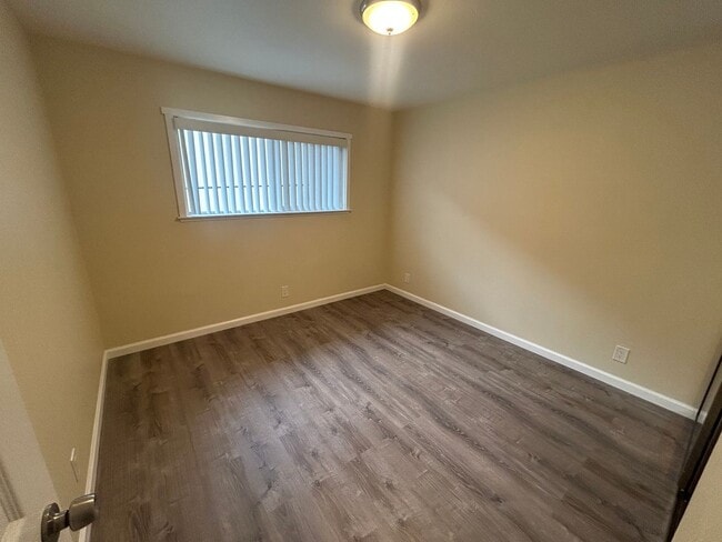 Building Photo - NB EBN T 22218