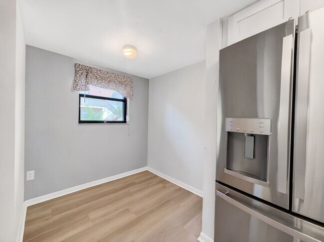 Foto del edificio - 2 bed 2 bath annual rental *** First floor condo *** Kings Lake Community