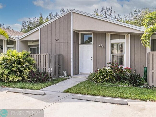 Foto del edificio - 556 Woodgate Cir