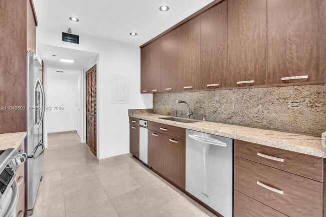 Building Photo - 19355 Turnberry Way