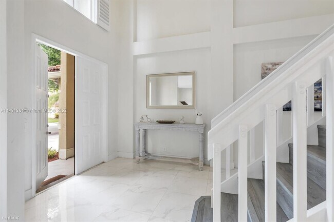 Foto del edificio - 4 br, 3 bath House - 4059 Pinewood Ln