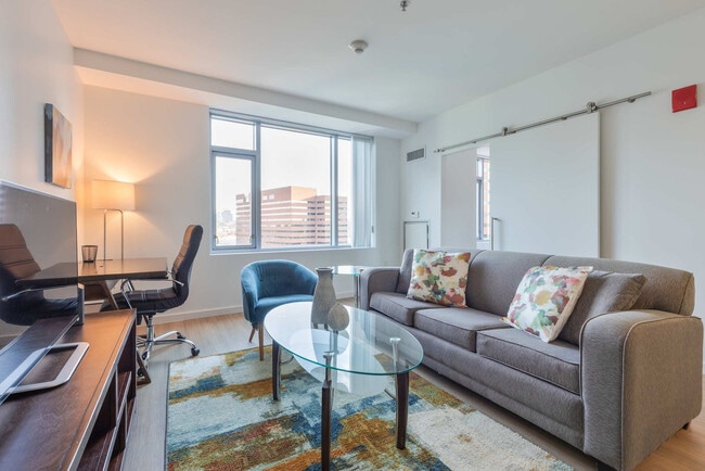 Building Photo - 250 Kendall St