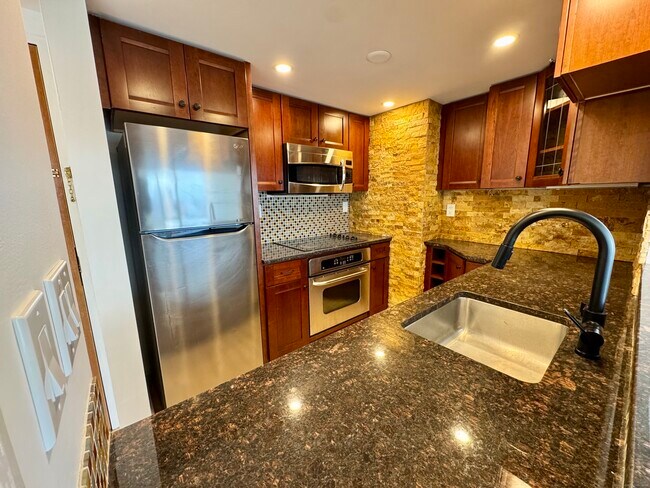 Foto del edificio - 127 Greyrock Pl