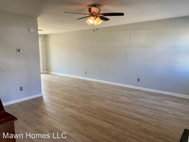 Building Photo - 2 br, 1.5 bath House - 215 E Green Valley ...