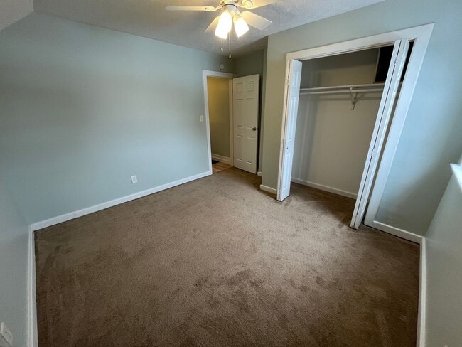 Building Photo - 208 S 5th St